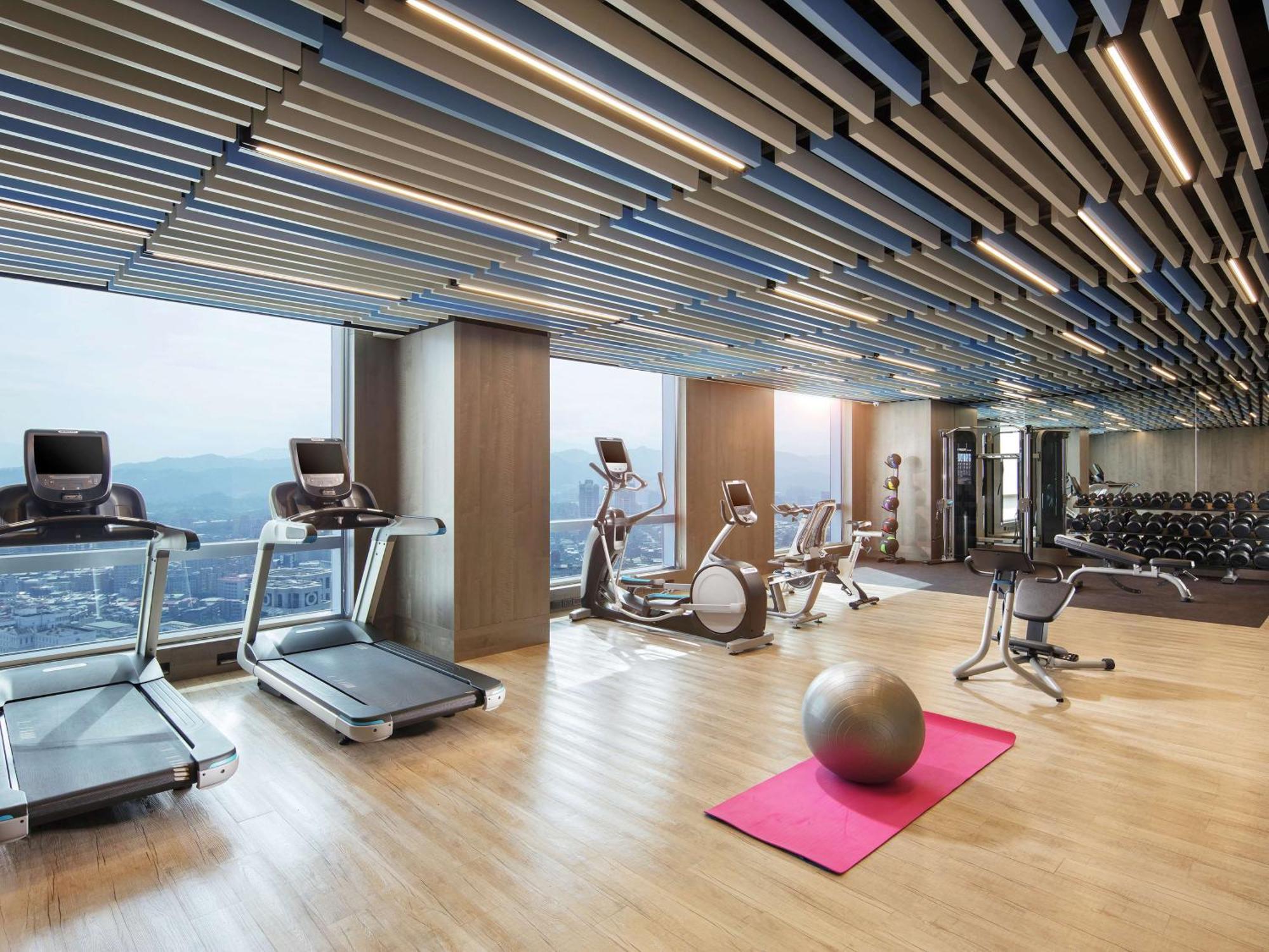 ฮิลตัน ไทเป ซินปัน Hotel New Taipei City ภายนอก รูปภาพ
